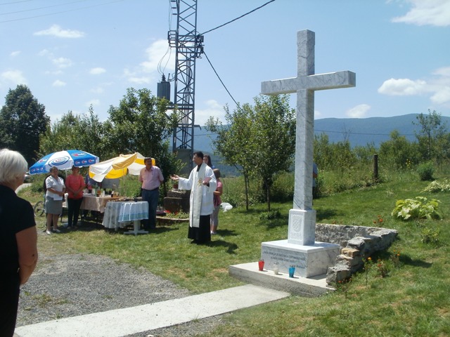 Slavlje podizanja i blagoslova Križa u Hrvatskom Polju