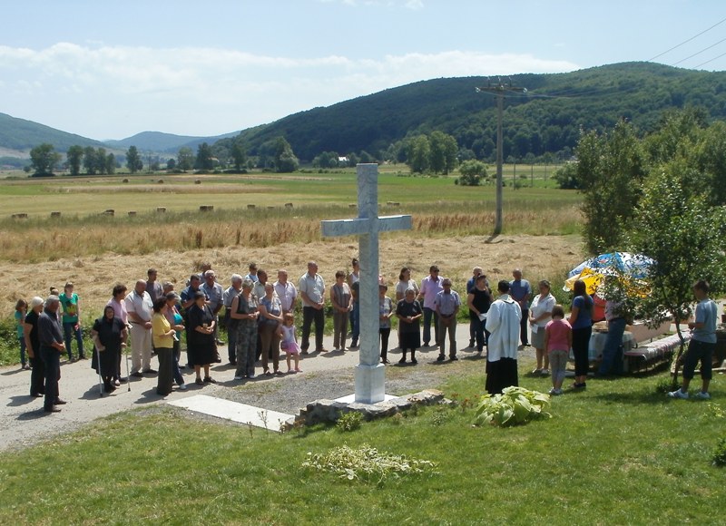 Slavlje podizanja i blagoslova Križa u Hrvatskom Polju