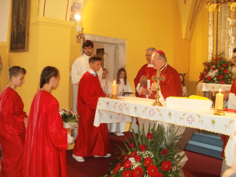 Veličanstveno slavlje svete Krizme u Kompolju