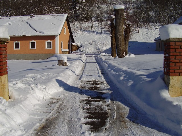 Sv. Nikola župniku donio garažu