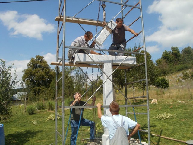 Slavlje podizanja i blagoslova Križa u Hrvatskom Polju