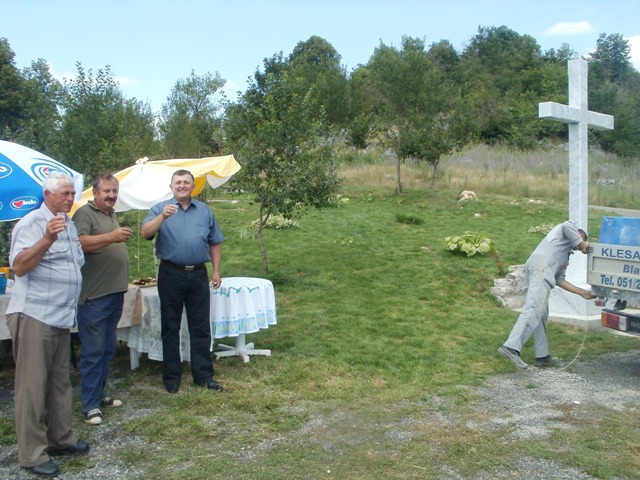 Slavlje podizanja i blagoslova Križa u Hrvatskom Polju