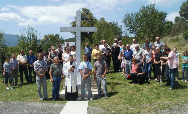Slavlje podizanja i blagoslova Križa u Hrvatskom Polju