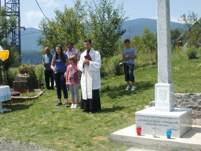 Slavlje podizanja i blagoslova Križa u Hrvatskom Polju