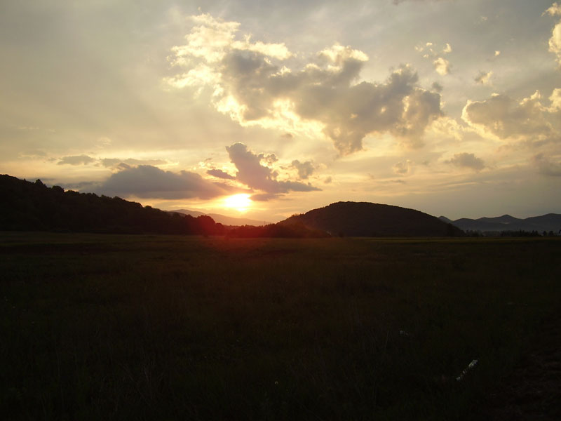 Braćo! Oni koji su u tijelu, ne mogu se Bogu svidjeti. A vi niste u tijelu, nego u Duhu, ako Duh Božji prebiva u vama. A nema li tko Duha Kristova, taj nije njegov... Jer ako po tijelu živite, umrijeti vam je, ako li pak Duhom usmrćujete tjelesna djela, živjet ćete. Svi koje vodi Duh Božji sinovi su Božji.
(v. Poslanica Rimljanima 8,8-17)